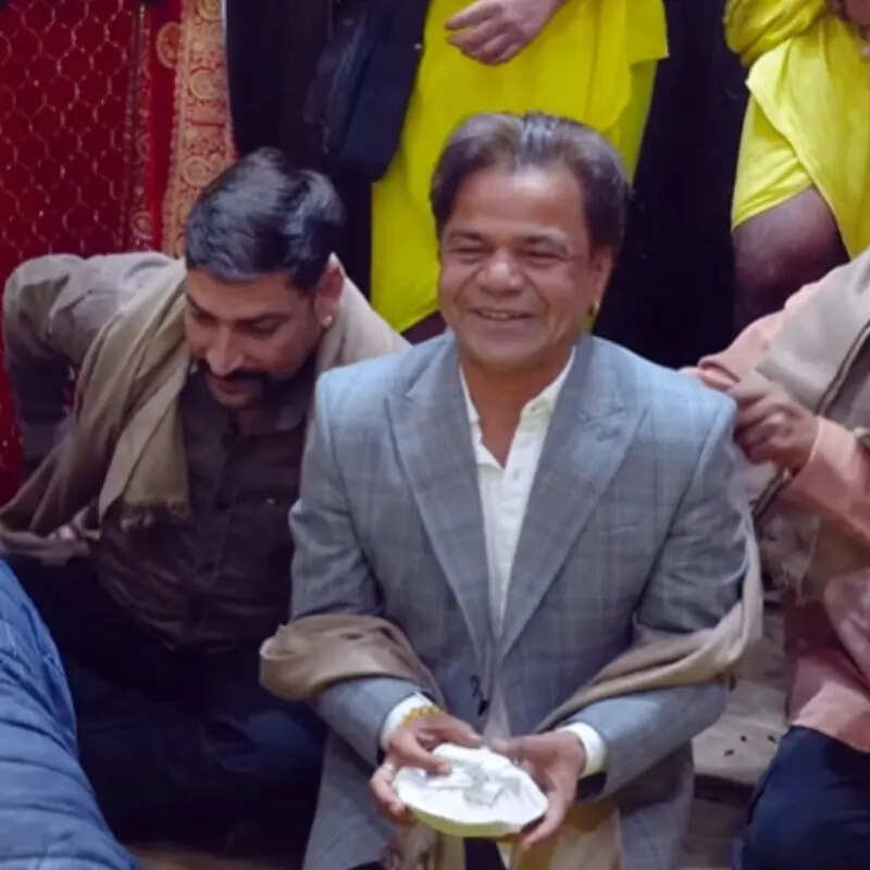 राजपाल यादव को मिली भेंट 