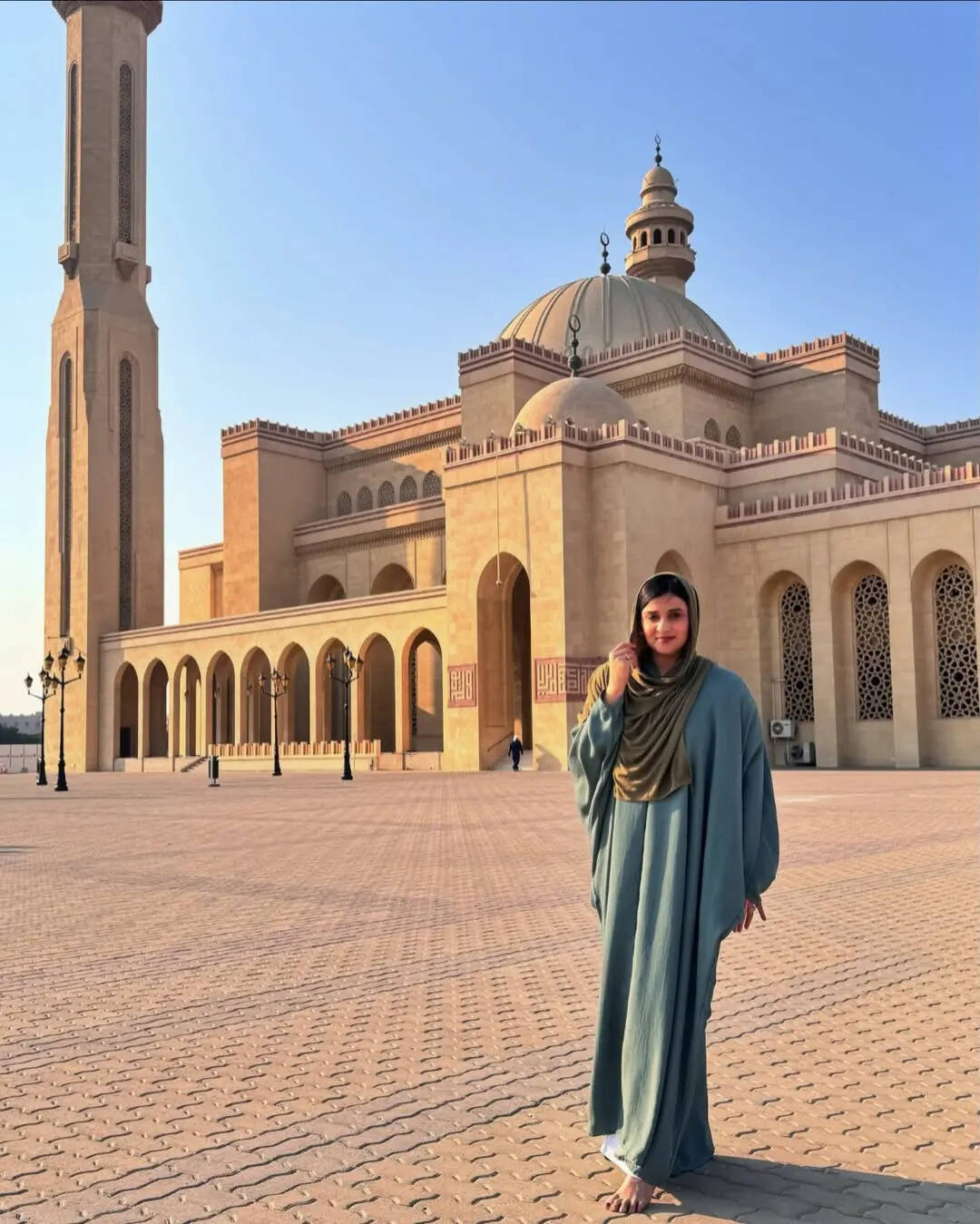 अरब देश में बदला मन्नारा चोपड़ा का अवतार