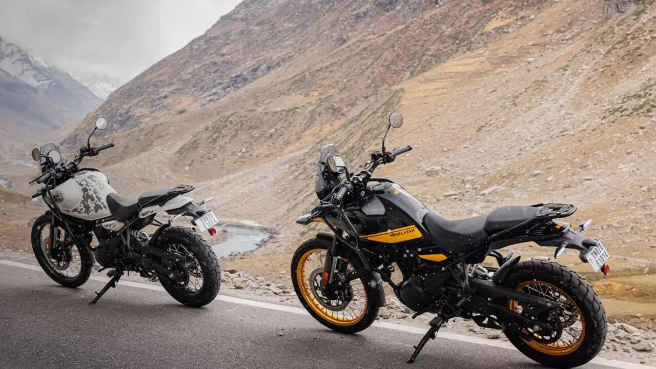 इतना ही नहीं सोशल मीडिया पर वायरल तस्वीरों में Himalayan Electric और Flying Flea Electric भी दिखाई दीं जिससे साफ है कि कंपनी जल्द ही इलेक्ट्रिक सेगमेंट में भी धमाका करने को तैयार है।