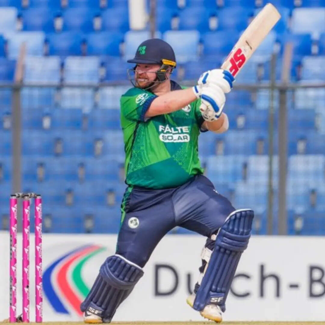 सिर्फ पॉल स्टर्लिंग का बल्ला चला