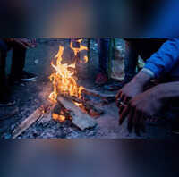 UP Weather यूपी में ठंड का कहर शुरू पछुआ हवाओं ने बढ़ाई कंपकंपी अयोध्या रहा सबसे ठंडा