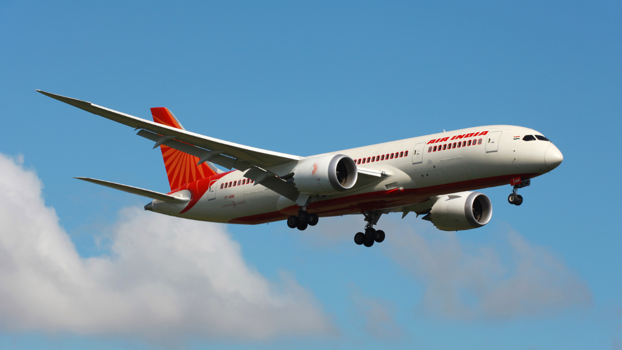 एक लाख से ज्यादा फ्लाइटें