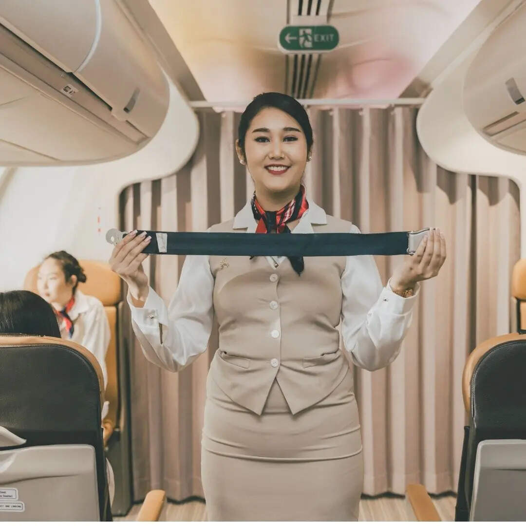 एयर होस्टेस मतलब महिला फ्लाइट अटेंडेंट