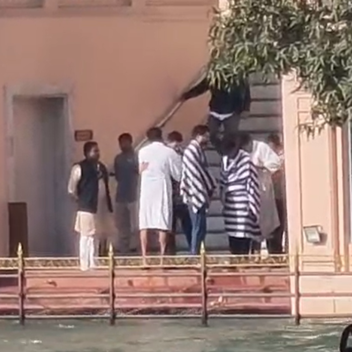 क्या हेमा मालिनी के परिवार को दूर रखा जा रहा है