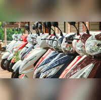 1 लाख के अंदर ये हैं बेस्ट 5 स्कूटर माइलेज फीचर्स और कीमत के साथ पूरी जानकारी यहां पढ़ें