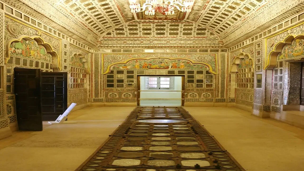 शीश महल