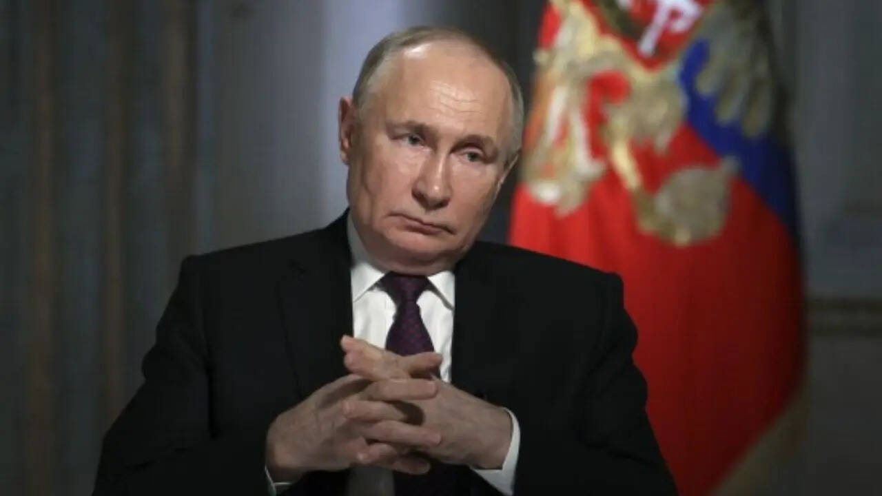 प्राइवेट पोर्टेबल टॉयलेट- putin poop suitcase