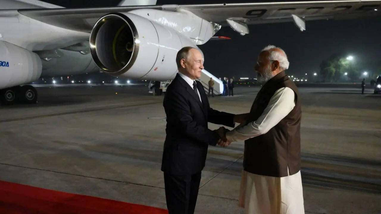 एयरपोर्ट पर छोटी सी दोस्ताना बातचीत