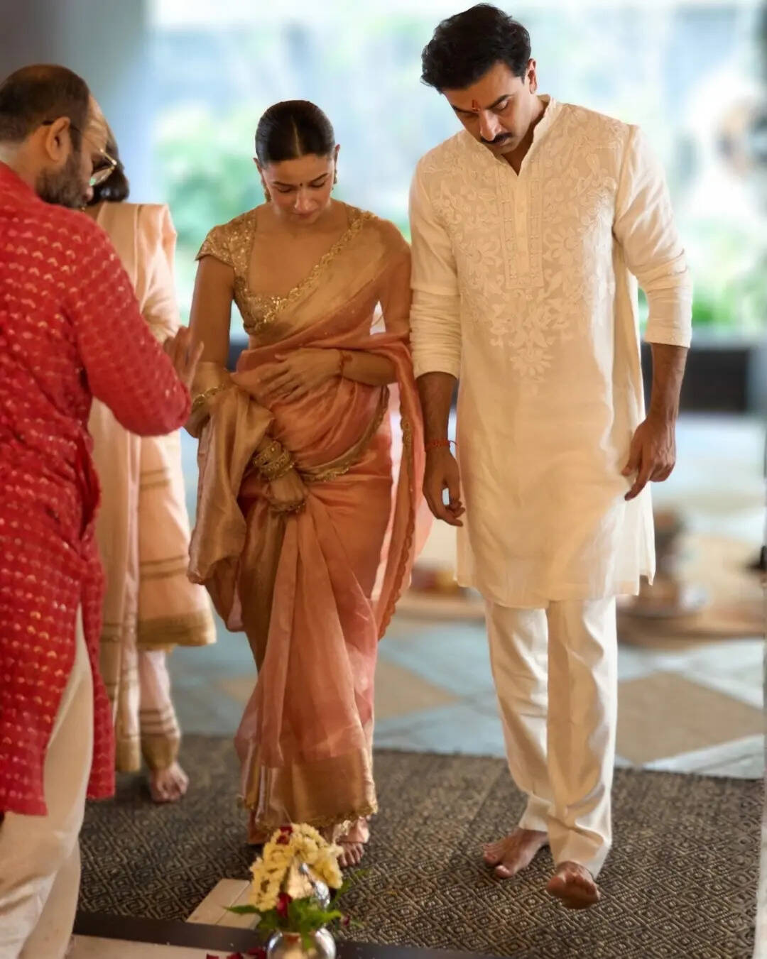 आलिया भट्ट ने हिन्दू रीति-रिवाज से किया गृह प्रवेश 