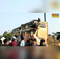 मध्य प्रदेश में सड़क हादसों का कहर खंडवा में बस-कार की टक्कर गुना में 19 यात्री घायल 1 की मौत