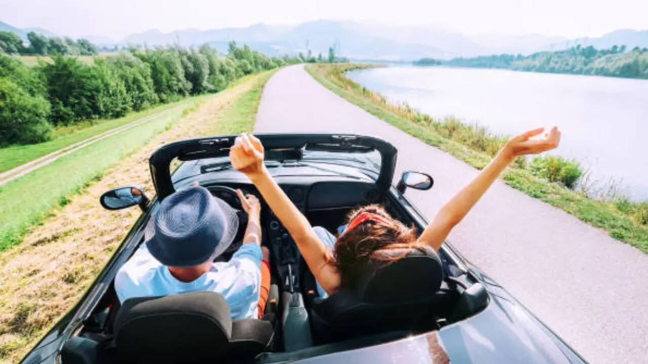 बदल गई कार्यशैली और संस्कृति-  Sunday as weekly holiday reason