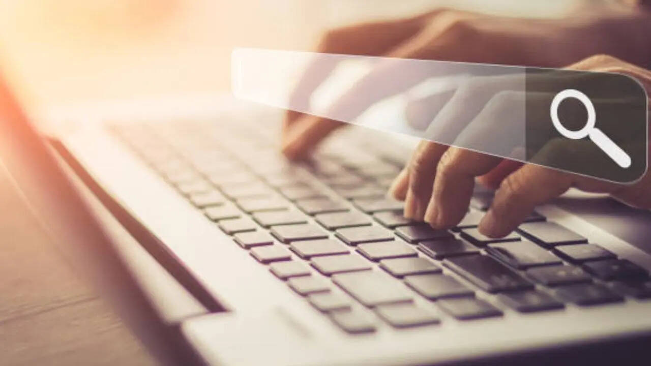 strongचाइल्ड पोर्नोग्राफी से संबंधित कंटेंट सर्च करनाstrong अगर आप गूगल पर चाइल्ड पॉर्नोग्राफी से जुड़ी कोई भी चीज सर्च करते हैं तो आप गंभीर मुसीबत में पड़ सकते हैं। ऐसे किसी भी आपत्तिजनक वीडियो फोटो या कंटेंट को सर्च करना या डाउनलोड करना कानूनन अपराध है। चाइल्ड पॉर्नोग्राफी से जुड़े कंटेंट को देखना रखना या साझा करना आईटी एक्ट 2000 के तहत सख्त दंडनीय है।