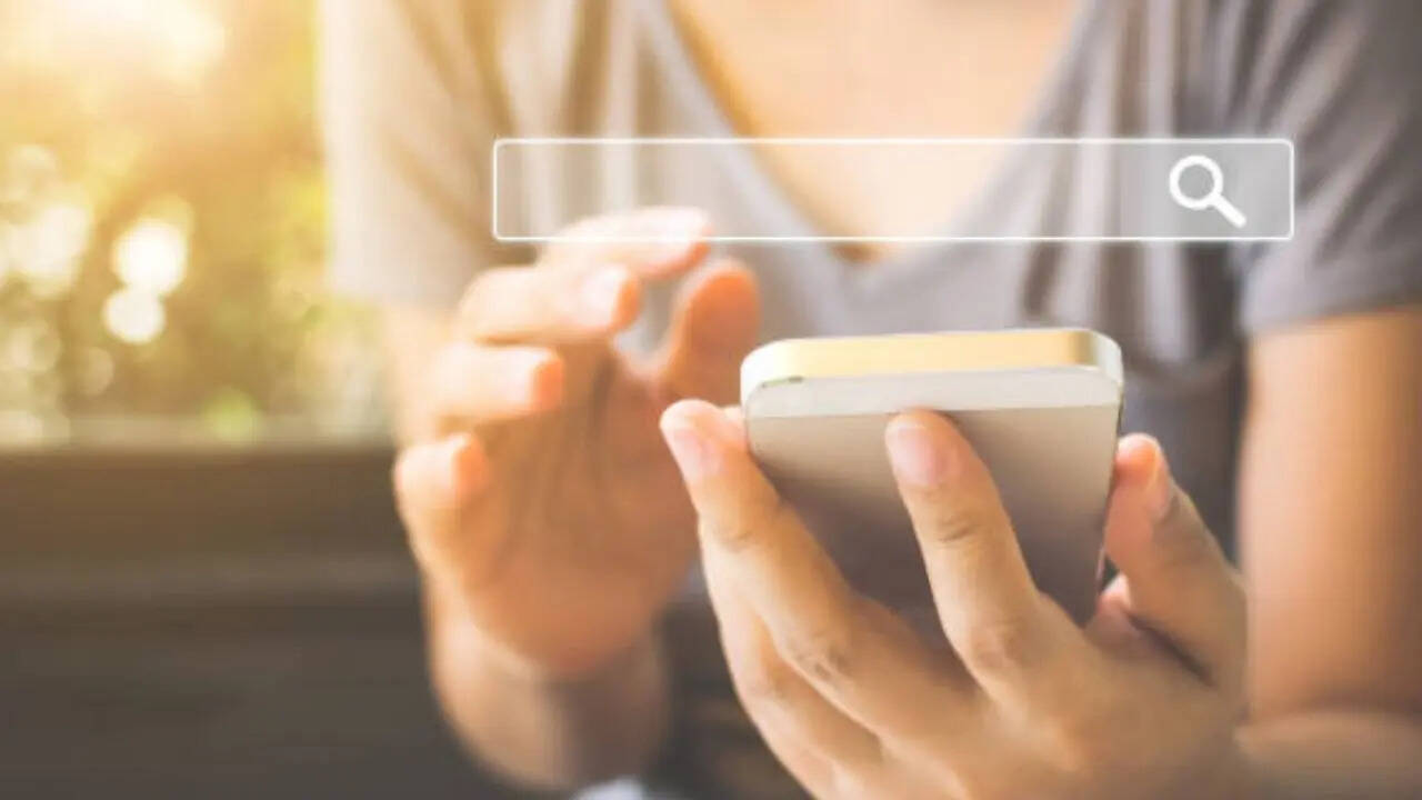 हैकिंग टूल के बारे में जानकारी हासिल करना अगर आप बार-बार गूगल पर हैकिंग से जुड़ी जानकारी या हैकिंग टूल्स सर्च करते हैं तो आपके खिलाफ कानूनी कार्रवाई हो सकती है। आपको बता दें कि किसी भी तरह के हैकिंग टूल या उसके ट्यूटोरियल को ढूंढना सीधे तौर पर साइबर क्राइम के दायरे में आता है।