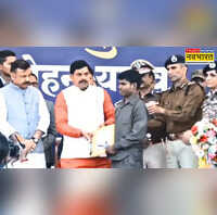 बालाघाट में सरकार और सुरक्षाबलों को बड़ी सफलता सीएम यादव के सामने 10 माओवादियों ने किया सरेंडर