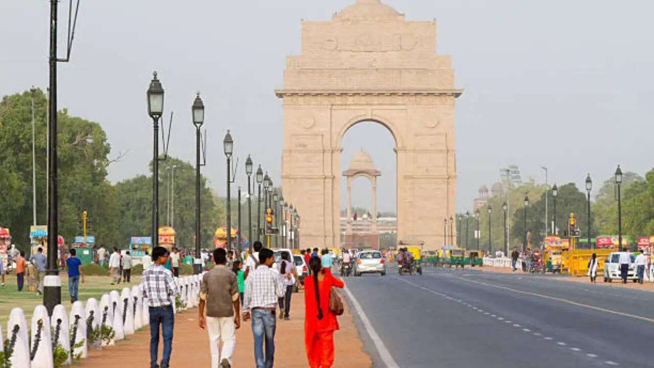 <strong>उद्घाटन और जनता के लिए खुलना -  How tall is India Gate?</strong>