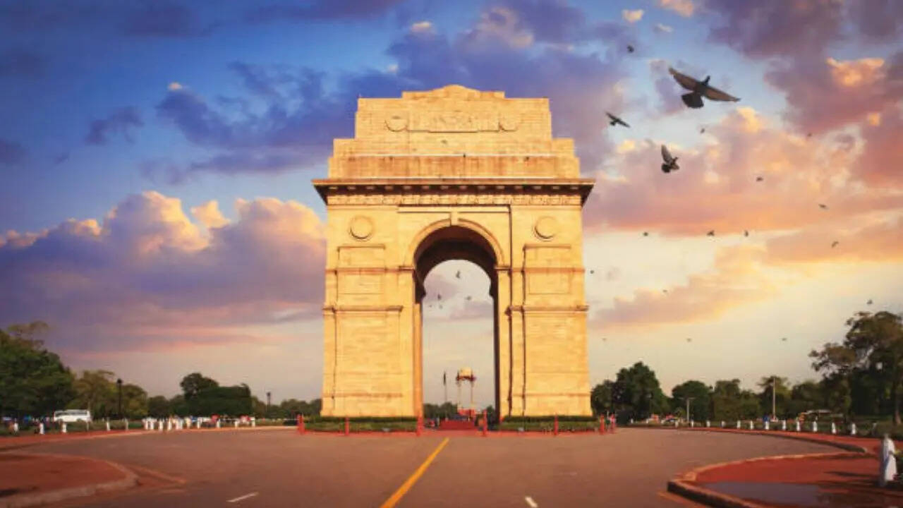 डिजाइन और वास्तुकार - What was India Gate called before?