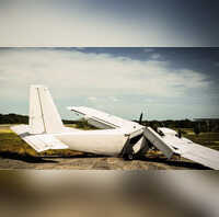 Seoni बिजली के तार से टकराया ट्रेनिंग विमान हुआ दुर्घटनाग्रस्त पायलट समेत 2 घायल अंधेरे में डूबे 80-90 गांव