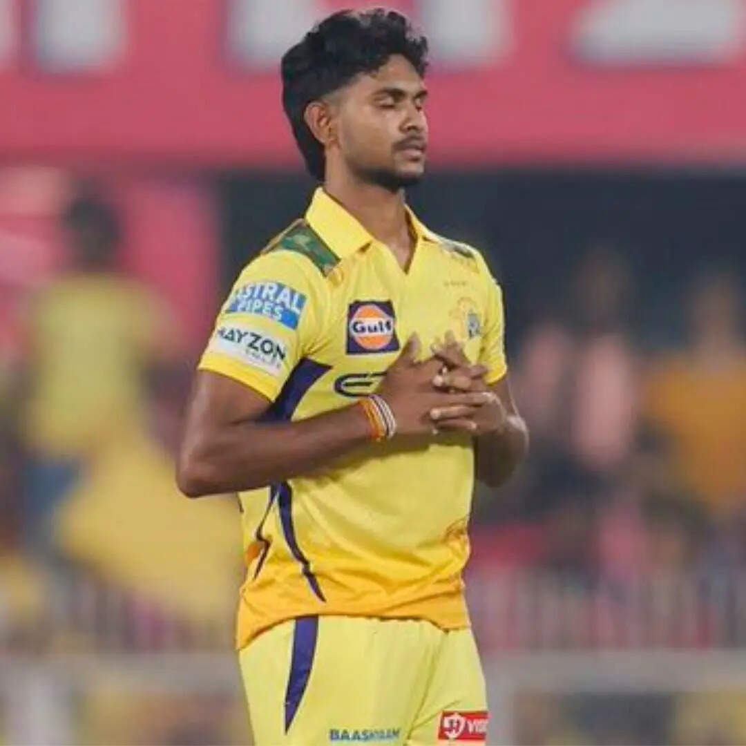 श्रीलंका से 12 खिलाड़ी 