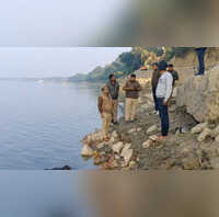 Mirzapur News ब्लेड वार कांड के मुख्य आरोपी की संदिग्ध मौत गंगा में तैरती मिली लाश