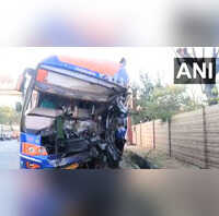 सीकर में भीषण सड़का हादसा स्लीपर बस और ट्रक की जोरदार टक्कर में 4 की मौत 28 से ज्यादा घायल