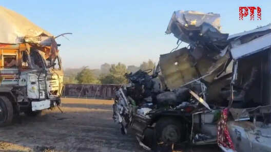 Sagar Accident बम निरोधक दस्ते के वाहन और ट्रक की जोरदात भिड़ंत चार जवानों की मौत