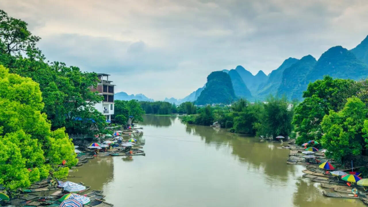 Yangtze नदी चीन - 330,000 टन सालाना प्लास्टिक का बहाव