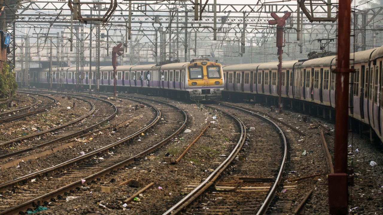 शुरुआत में ट्रेन की स्पीड