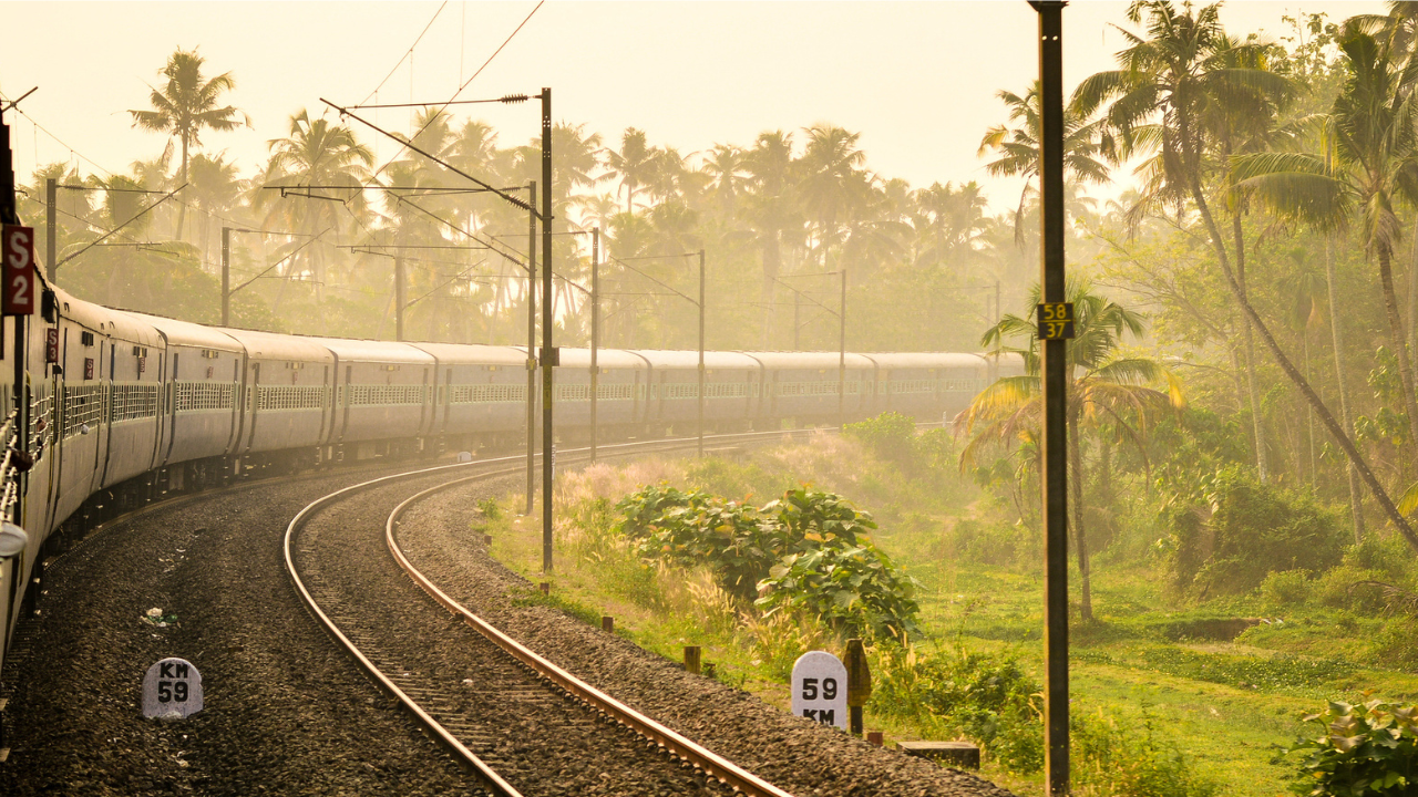 धीमी रफ्तार वाली ट्रेन