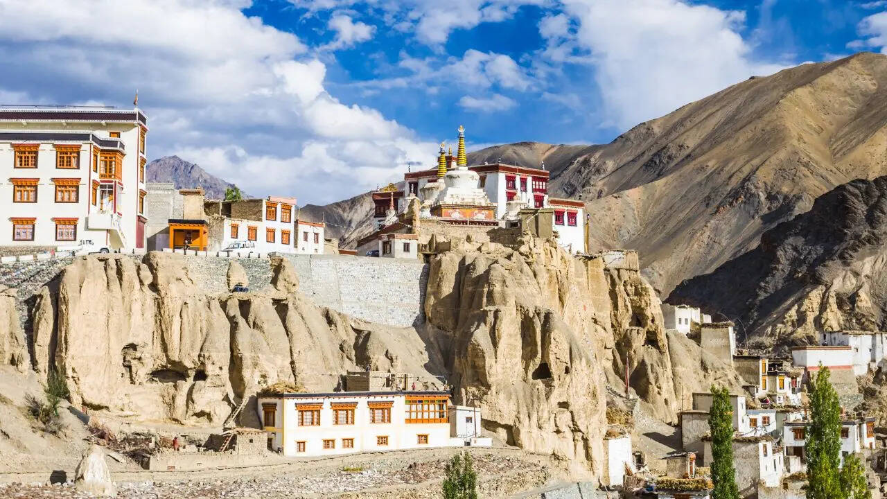 लामायुरु कहलाता है मूनलैंड