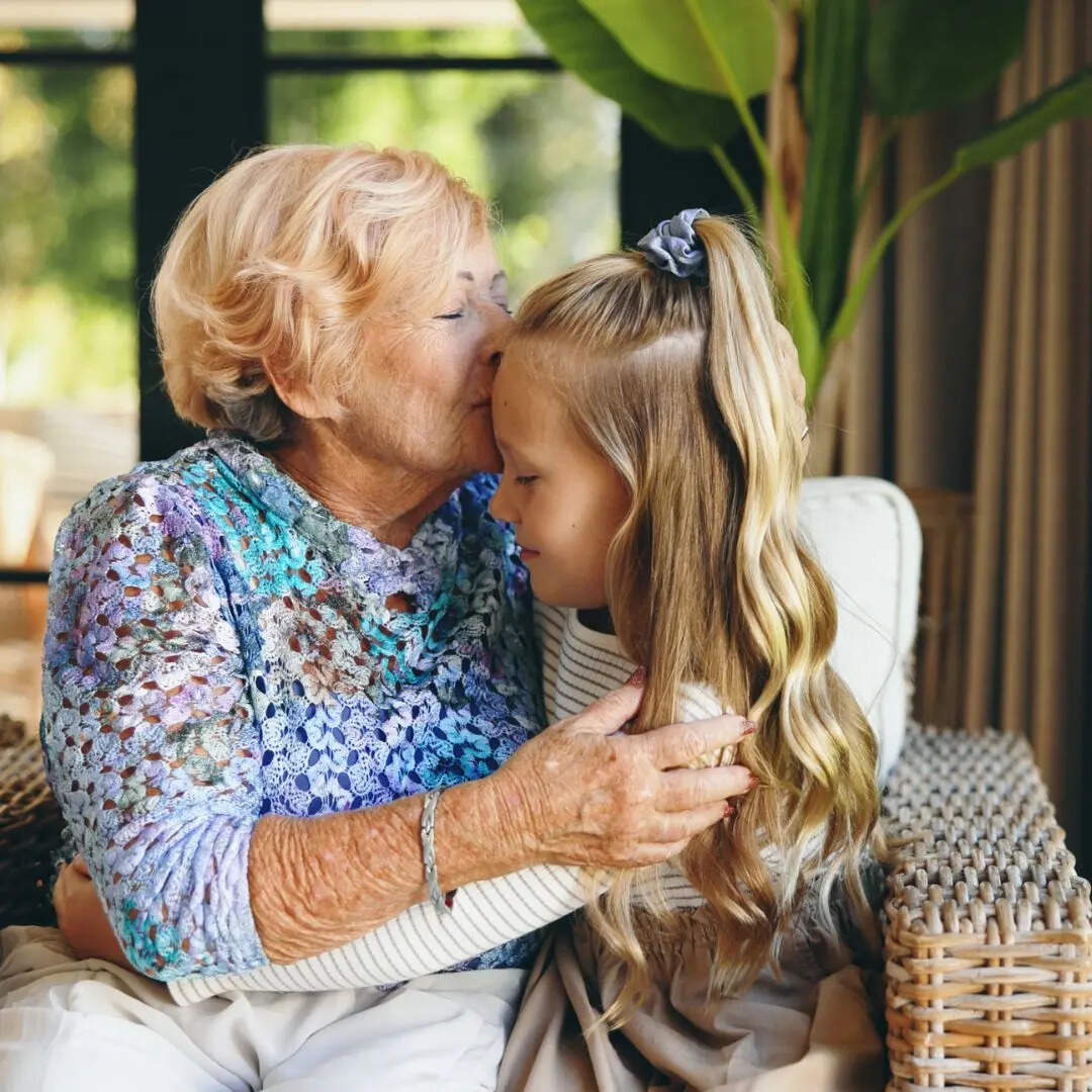 प्यार से समझाएं