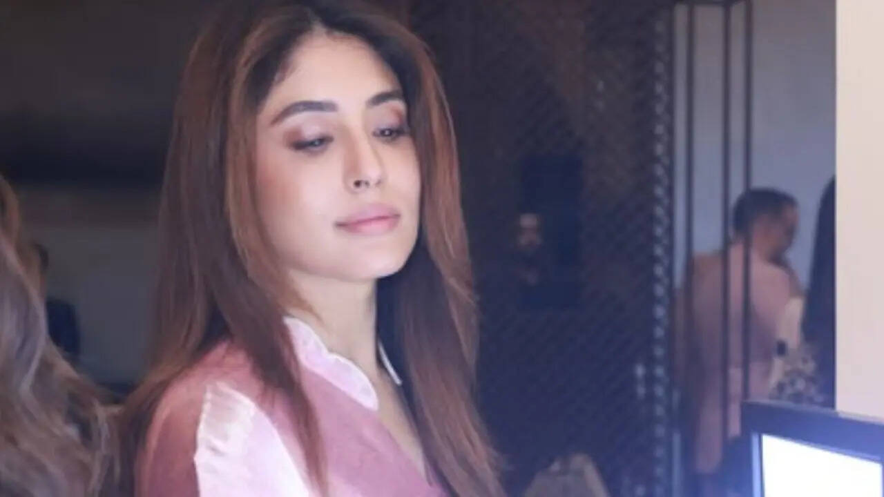 कृतिका की पढ़ाई-लिखाई