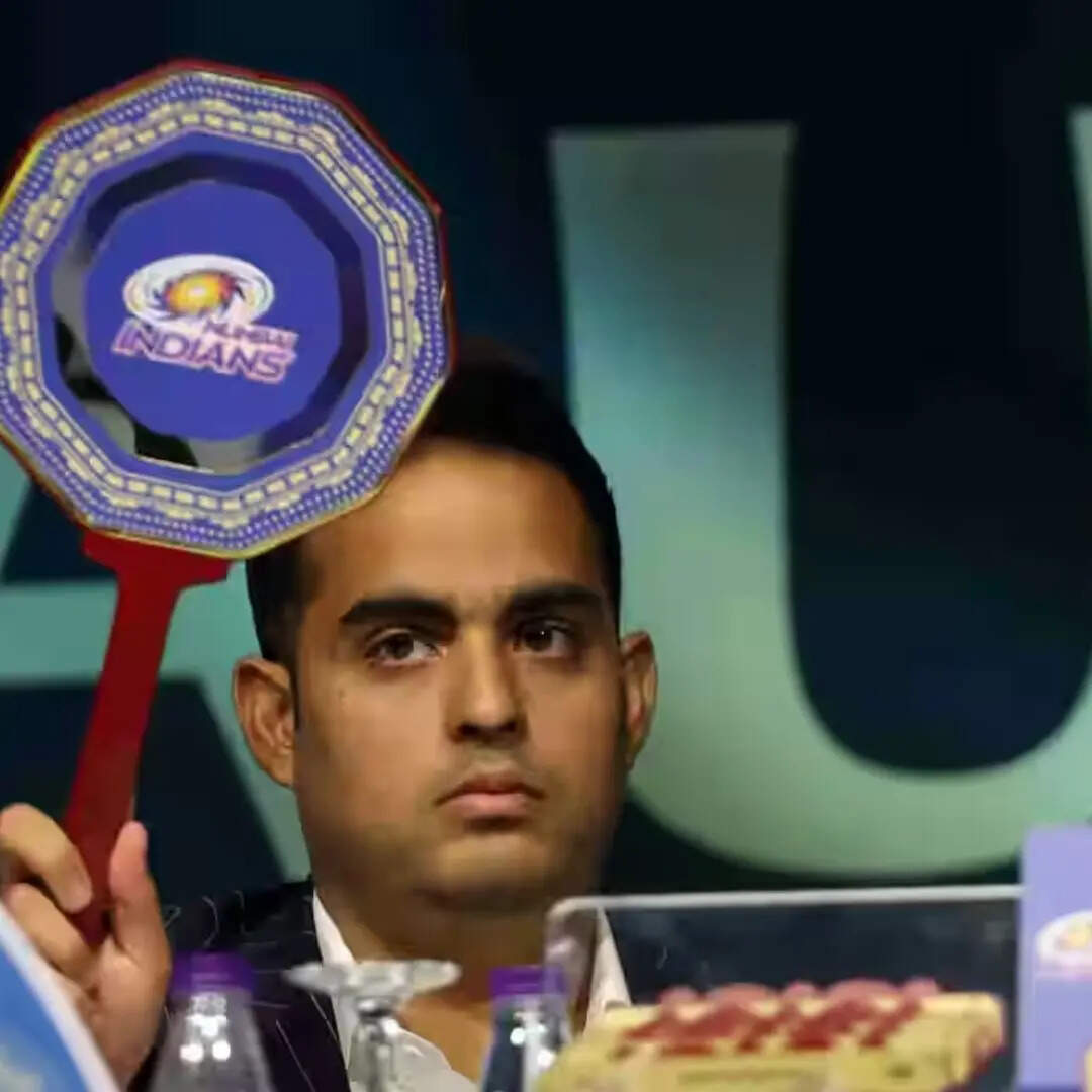 मुंबई इंडियन्स-275 करोड़