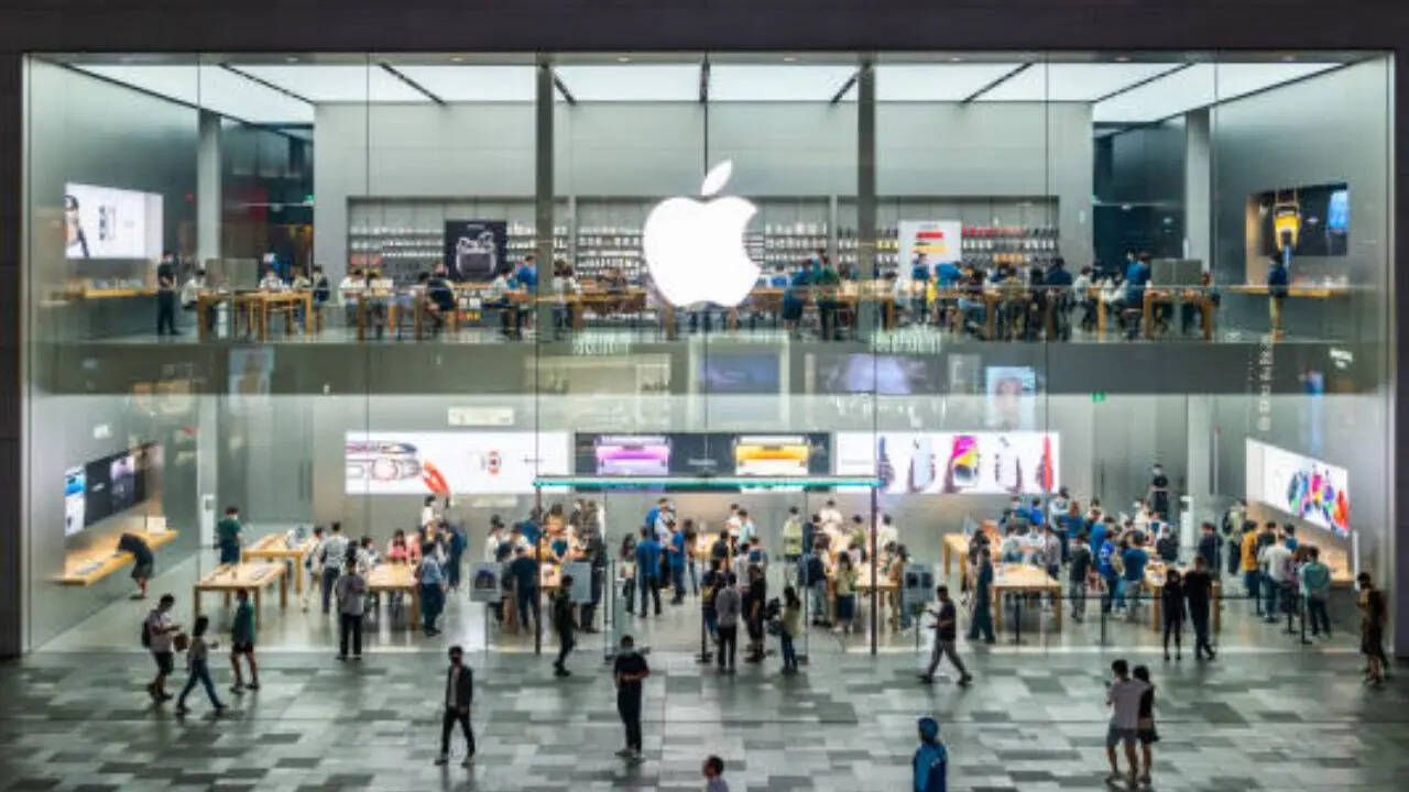 आपको बता दें कि कंपनी की तरफ से लीज एग्रीमेंट 25 फरवरी 2025 को साइन किया गया था। CRE Matrix के अनुसार एप्पल ने DLF मॉल के ग्राउंड फ्लोर पर स्टोर के लिए छह यूनिट लीज पर ली हैं। बताया जा रहा है कि किराए की यह डील भारत के रिटेल सेक्टर में सबसे हाई-प्रोफाइल डील में से एक है।