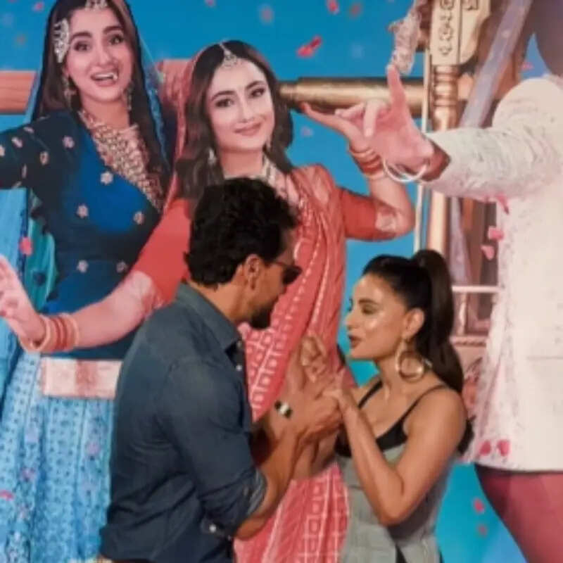 टाइगर श्रॉफ और अमीषा पटेल आए नजर