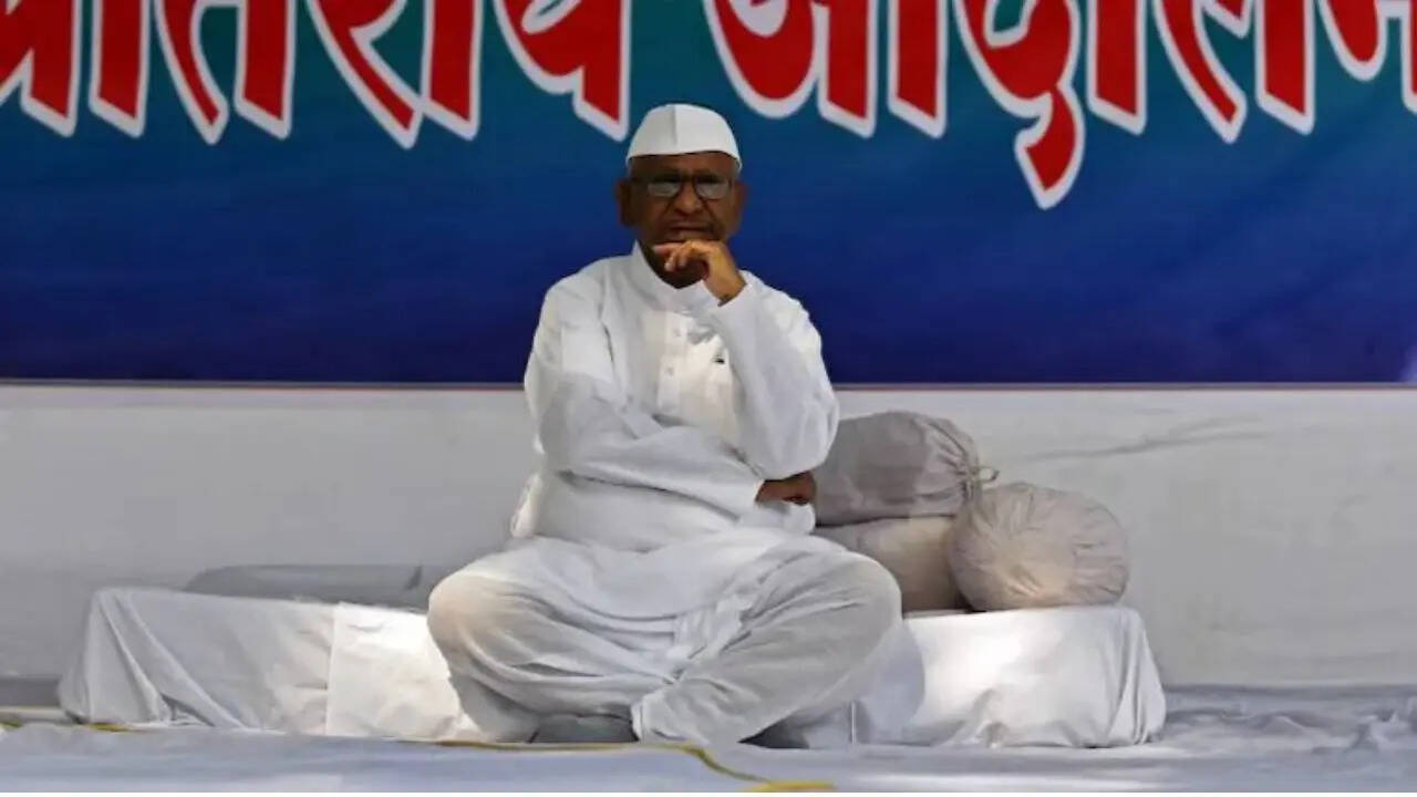 2011 में मुंबई के बीकेसी में अनशन