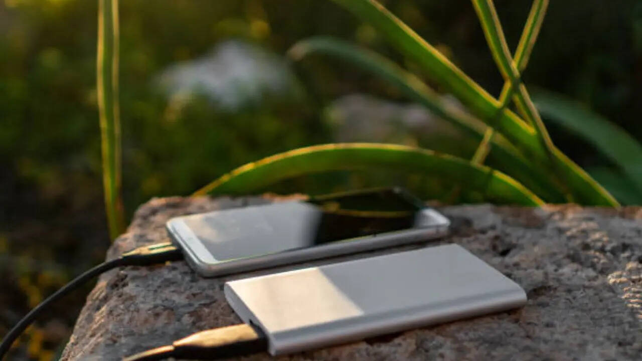 ​CPSC की रिपोर्ट के अनुसार, रिकॉल किए गए पावर बैंक INIU 10,000mAh मॉडल BI-B41 हैं। ये पावर बैंक अगस्त 2021 से अप्रैल 2022 के बीच Amazon पर बेचे गए थे। अमेजन पर लाखों ग्राहकों ने इनकी खरीदारी की थी।