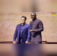 रेड सी इंटरनेशनल फिल्म फेस्टिवल में सलमान खान ने मचाया धमाल इदरीस एल्बा संग दिए पोज