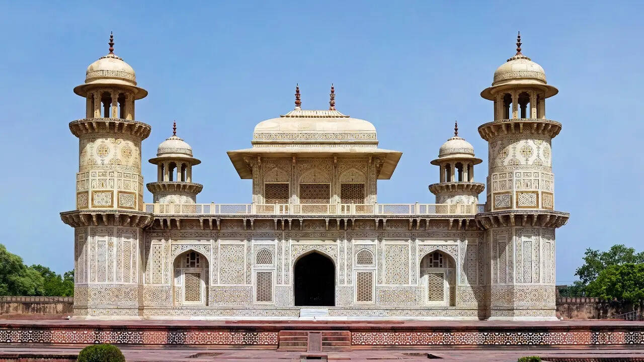 इतिमा<em>​</em>द-उद-दौला का मकबरा​