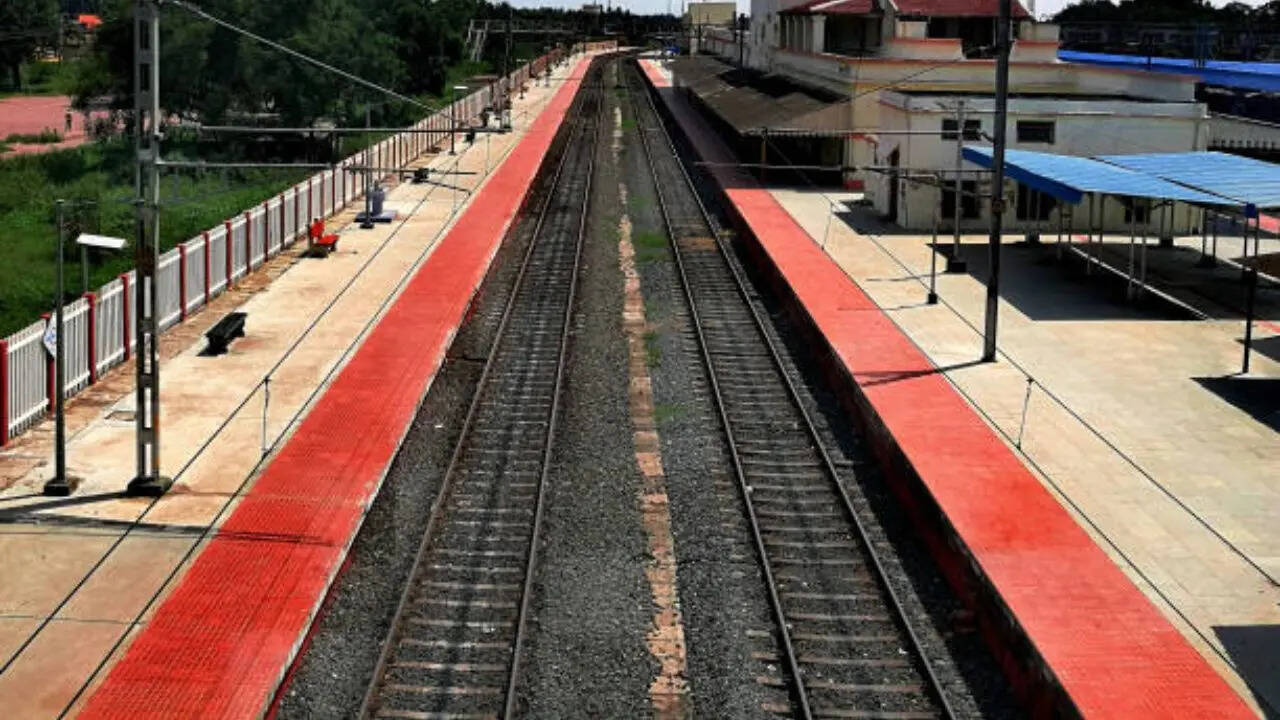 कहां है दुनिया का सबसे लंबा रेलवे प्लेटफॉर्म