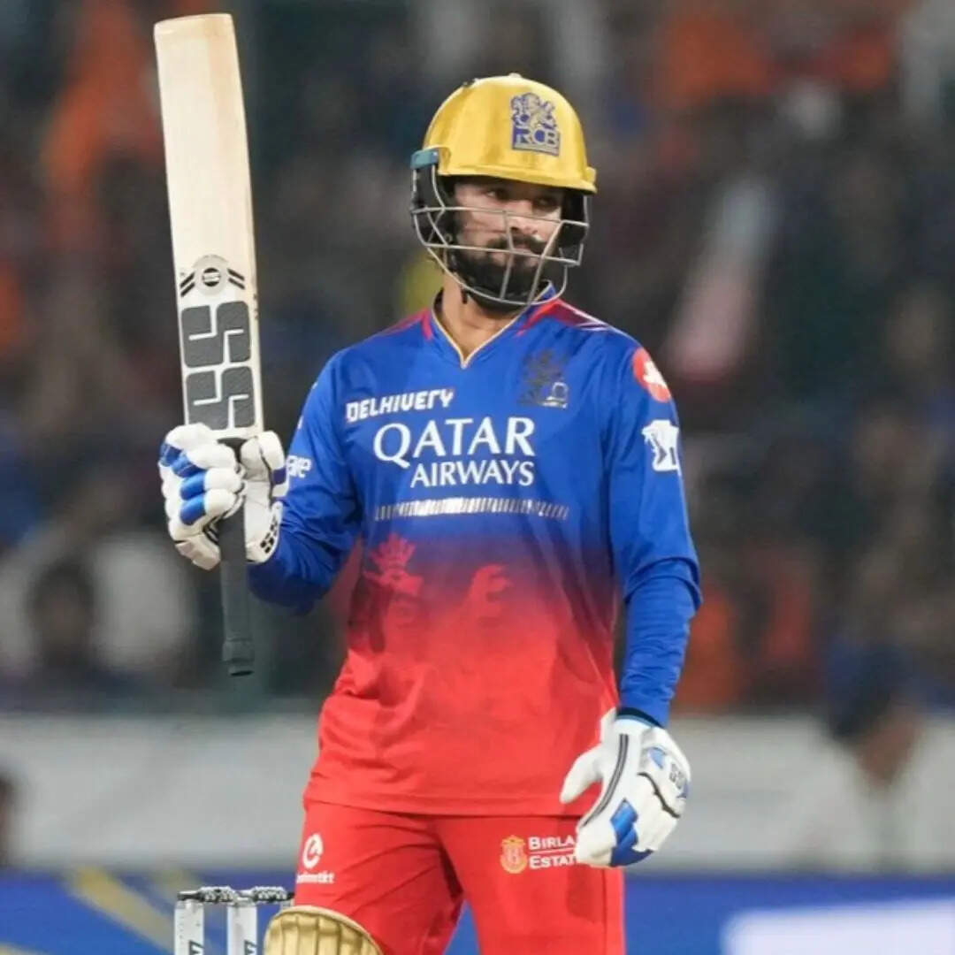 ​रॉयल चैलेंजर्स बेंगलुरू-16.4 करोड़ रुपये