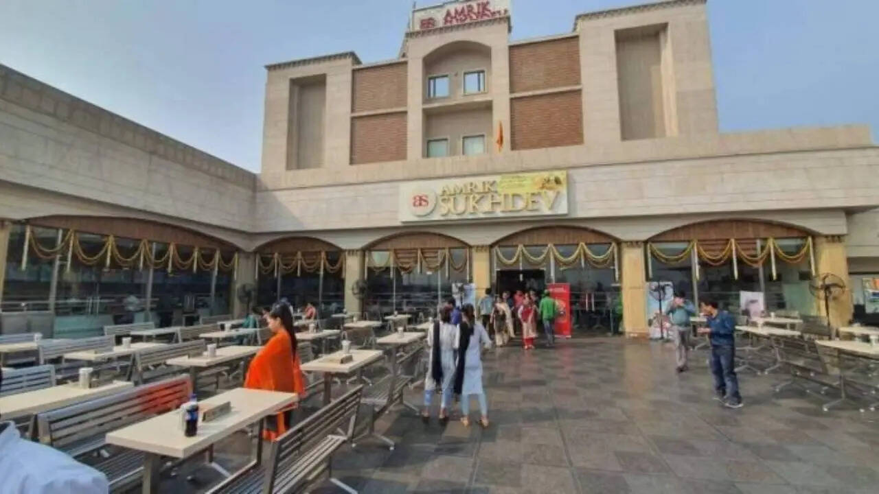 ​मुर्थल के पराठों तक मेट्रो​