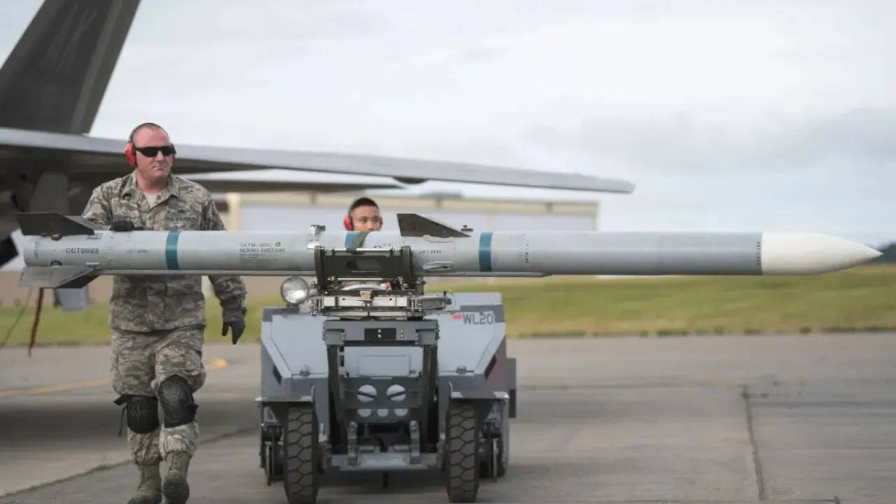 4. AIM-120D AMRAAM (संयुक्त राज्य अमेरिका) – युद्ध में साबित