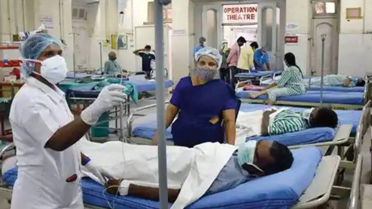 आरोपी ने दावा किया कि बिलों में 'भारी अनियमितताएं' पाई गई हैं, जिसके चलते अस्पताल पर करीब 75 लाख रुपये का जुर्माना, योजना से डिपैनलमेंट और भुगतान रोकने की कार्रवाई प्रस्तावित है। इससे बचने के लिए आरोपी ने 'सेटेलमेंट' के नाम पर रिश्वत की मांग की।​