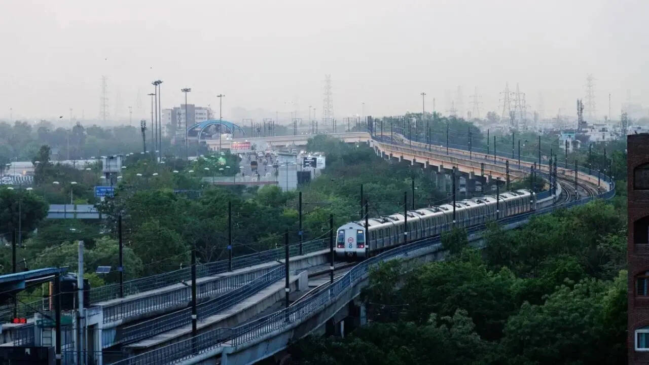 ड्राइवरलेस ट्रेन भी चलती है?