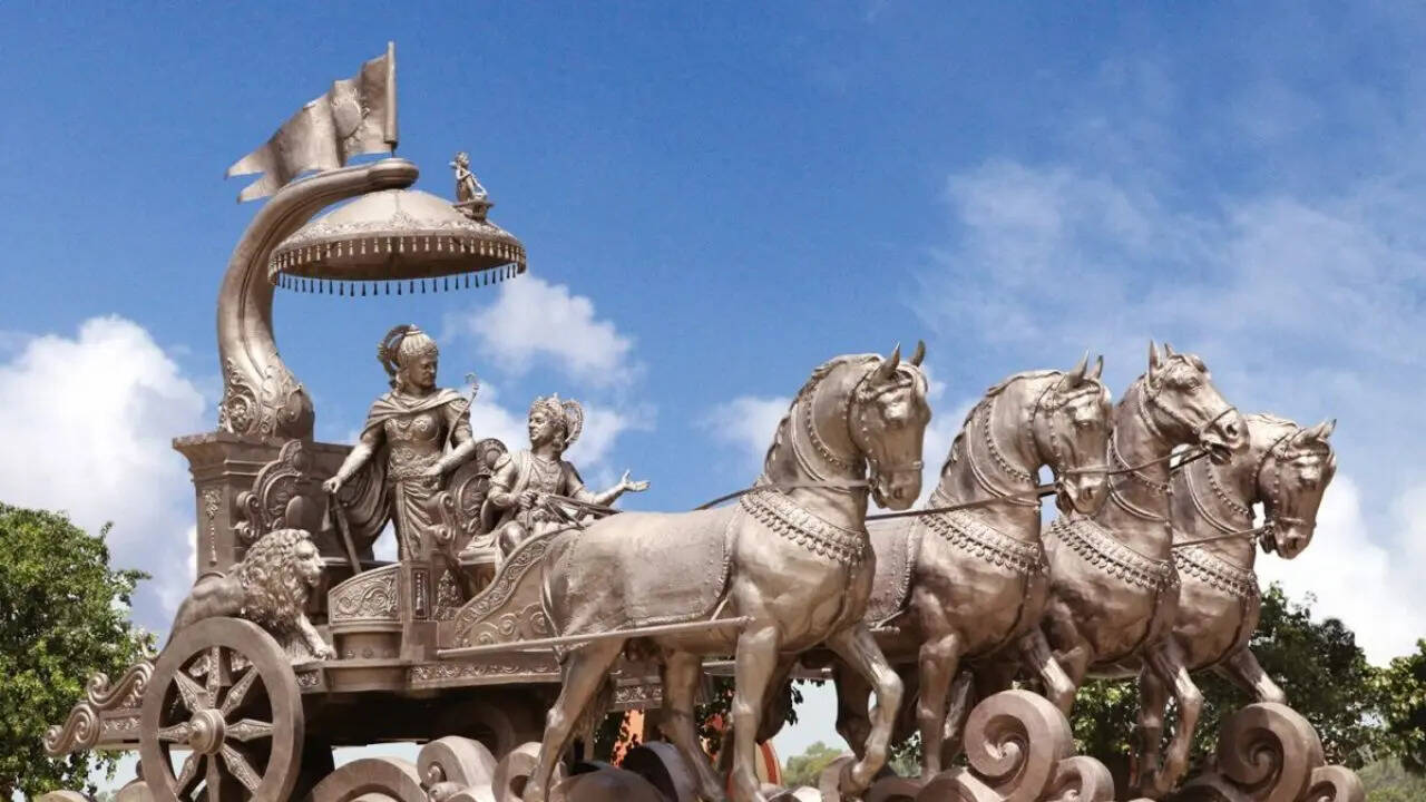 ​कुरुक्षेत्र में अर्जुन की प्रतिमा
