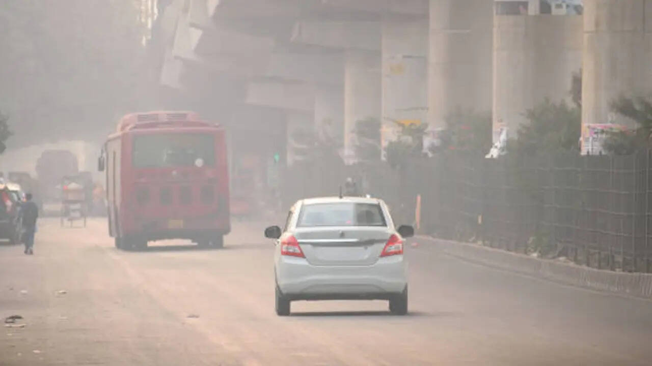 कुछ अन्य आपातकालीन  सेवाओं में लगी गाड़ियों को भी नियमों के तहत छूट मिलेगी