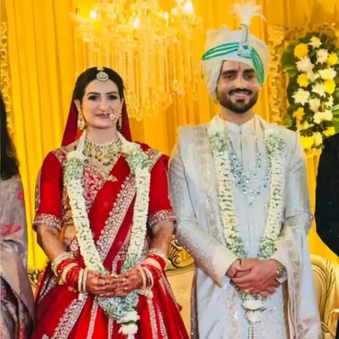 IAS ishita rathi marries IAS Ravi Sihag upsc topper Ishita Rathi ...