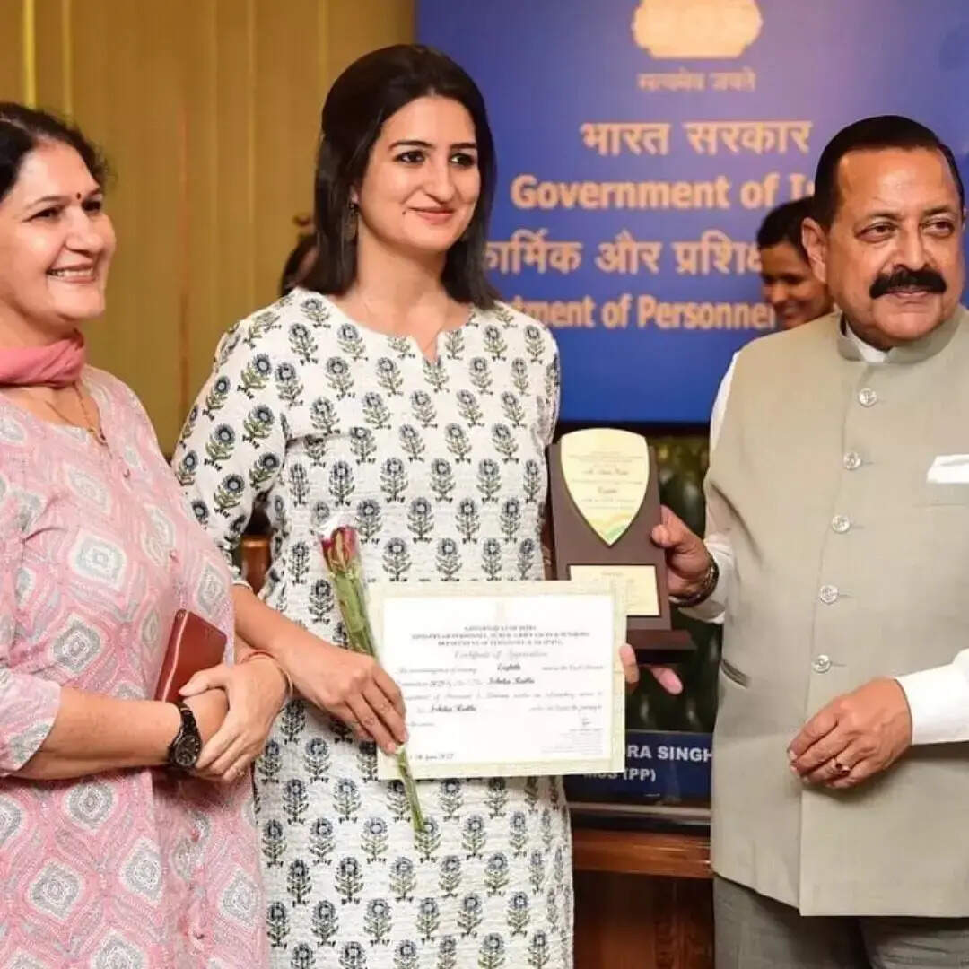 IAS ishita rathi marries IAS Ravi Sihag upsc topper Ishita Rathi ...