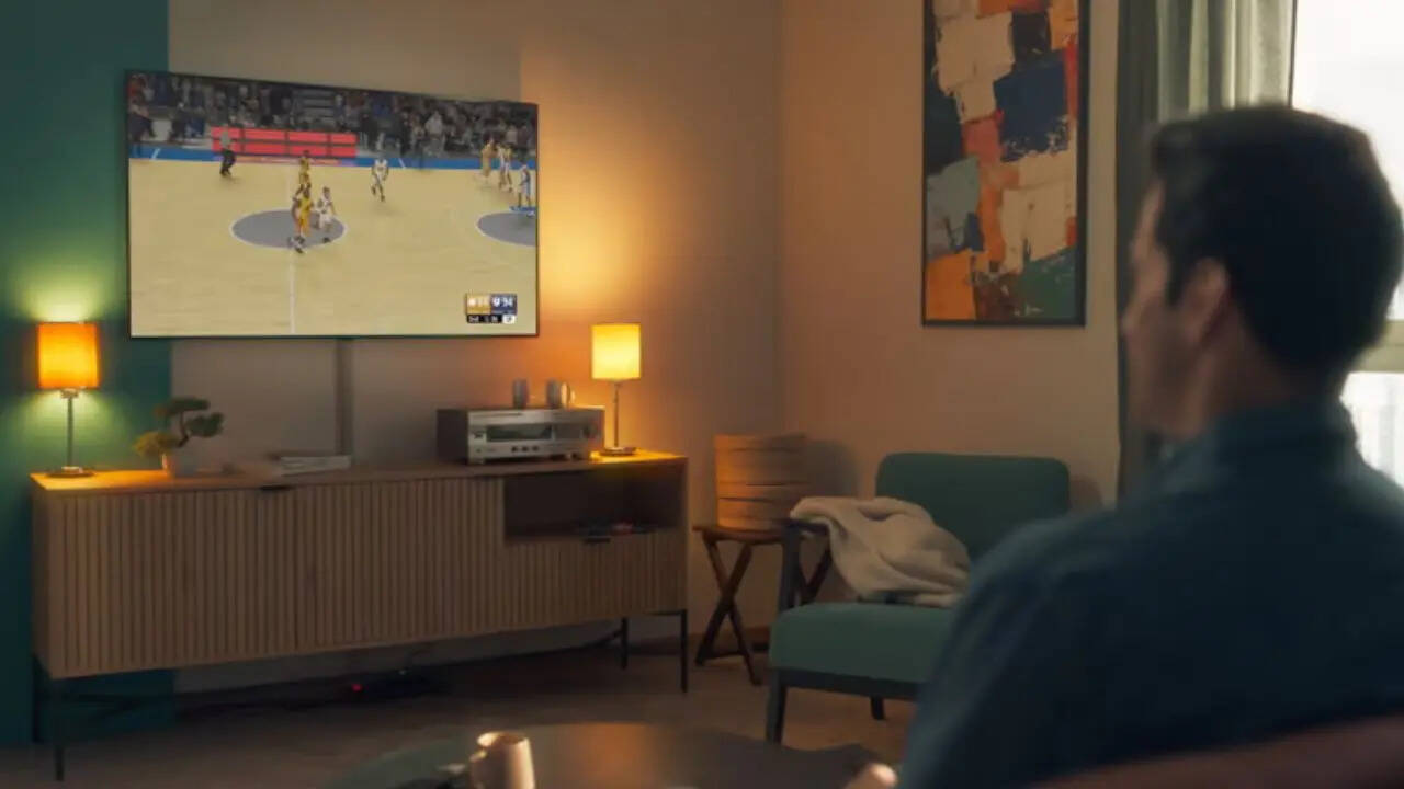 <strong>Thomson 43 Inch Smart TV Discount Offer:</strong> स्मार्ट टीवी के सेगमेंट में थॉमसन एक पॉपुलर नाम है। थॉमसन की 43 इंच स्मार्ट टीवी को फ्लिपकार्ट में 20,999 रुपये की कीमत में लिस्ट किया गया है। न्यू ईयर से पहले इस स्मार्ट टीवी पर 33% का फ्लैट डिस्काउंट ऑफर चल रहा है जिसके बाद आप इसे सिर्फ 13,999 रुपये में खरीदकर घर ले जा सकते हैं।