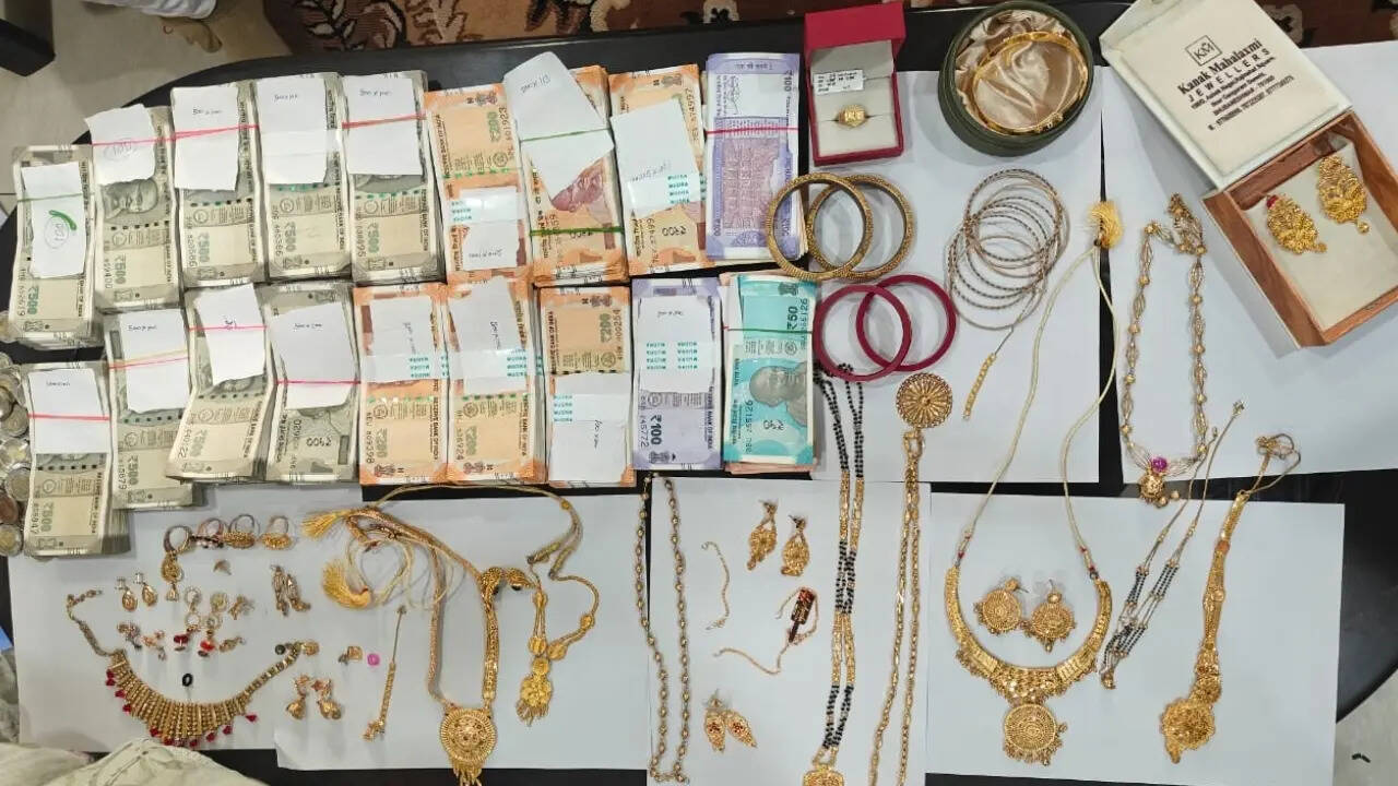 भुवनेश्वर और खोरधा में कई इमारतों का खुलासा    